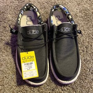 mens brand new HEY DUDES